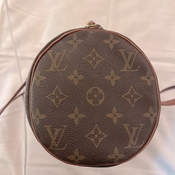 Louis Vuitton Papillon Handbag - Picture 5 of 9